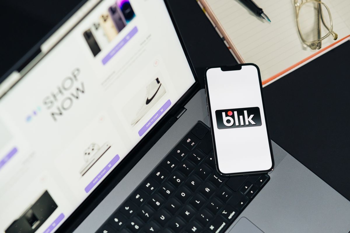 Why Every eCommerce Business Needs a CRM and a Skilled Virtual Assistant