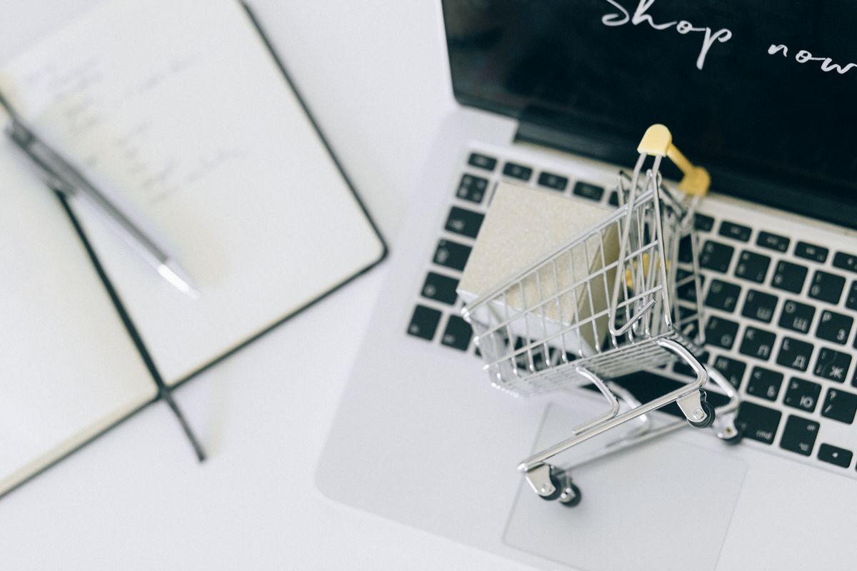 How Much Can a Shopify Virtual Assistant Earn?