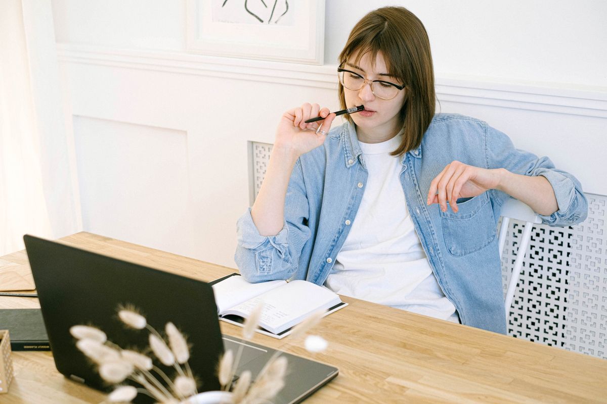Virtual Assistant vs. Remote Worker: What's the Difference?
